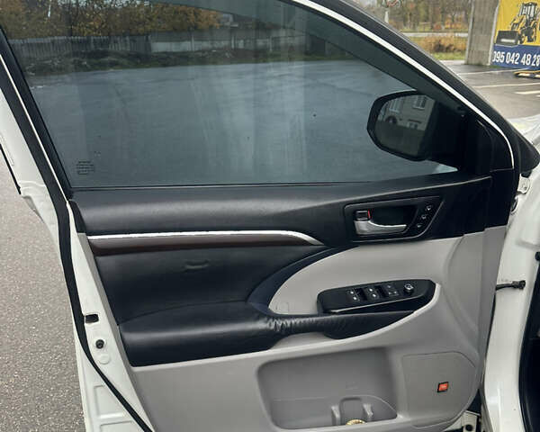 Білий Тойота Хайлендер, об'ємом двигуна 3.55 л та пробігом 190 тис. км за 24300 $, фото 21 на Automoto.ua