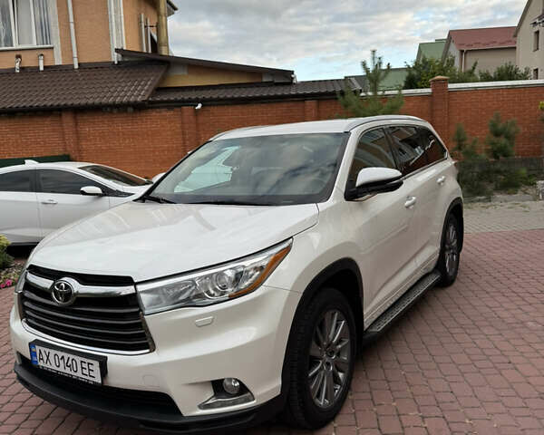Белый Тойота Хайлендер, объемом двигателя 3.46 л и пробегом 245 тыс. км за 23500 $, фото 2 на Automoto.ua