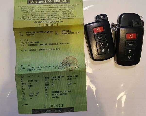 Белый Тойота Хайлендер, объемом двигателя 3.55 л и пробегом 220 тыс. км за 20515 $, фото 17 на Automoto.ua