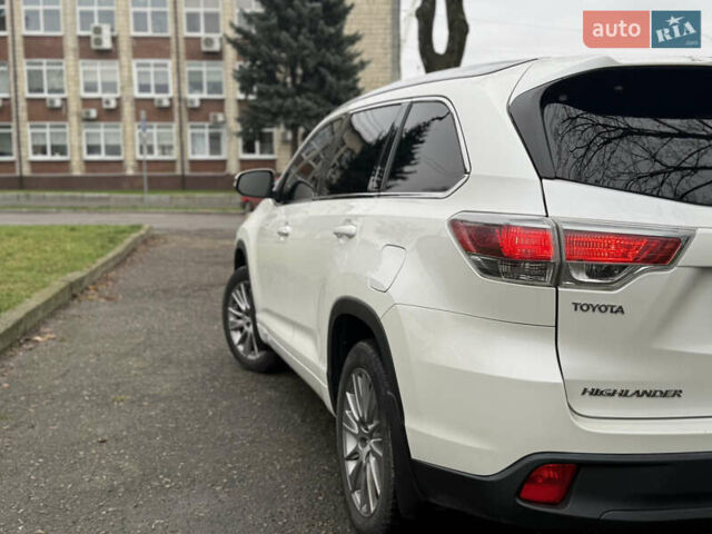 Белый Тойота Хайлендер, объемом двигателя 2.67 л и пробегом 152 тыс. км за 22800 $, фото 7 на Automoto.ua