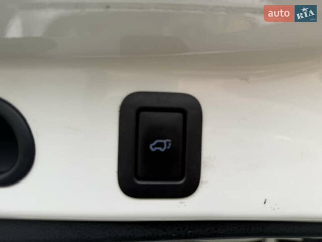 Белый Тойота Хайлендер, объемом двигателя 2.67 л и пробегом 152 тыс. км за 22800 $, фото 30 на Automoto.ua