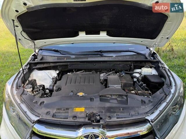 Белый Тойота Хайлендер, объемом двигателя 3.5 л и пробегом 210 тыс. км за 19800 $, фото 21 на Automoto.ua