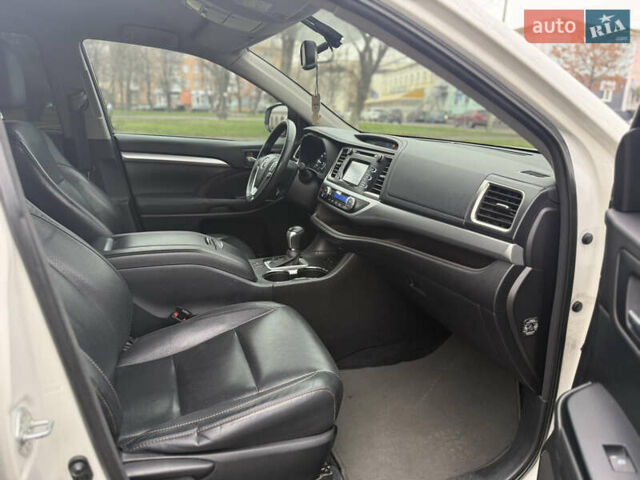 Белый Тойота Хайлендер, объемом двигателя 2.67 л и пробегом 152 тыс. км за 22800 $, фото 32 на Automoto.ua