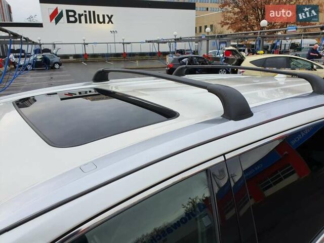 Белый Тойота Хайлендер, объемом двигателя 3.55 л и пробегом 220 тыс. км за 20515 $, фото 4 на Automoto.ua