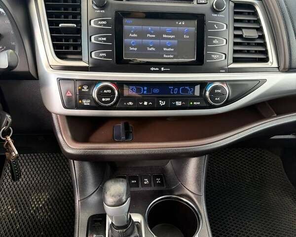 Белый Тойота Хайлендер, объемом двигателя 3.5 л и пробегом 210 тыс. км за 19800 $, фото 22 на Automoto.ua