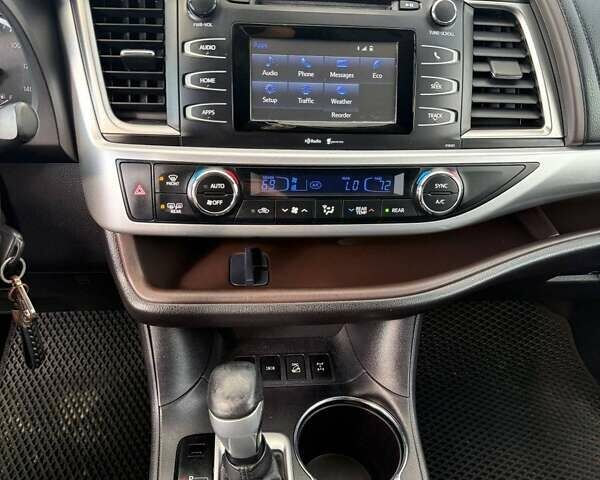 Белый Тойота Хайлендер, объемом двигателя 3.5 л и пробегом 210 тыс. км за 19800 $, фото 27 на Automoto.ua