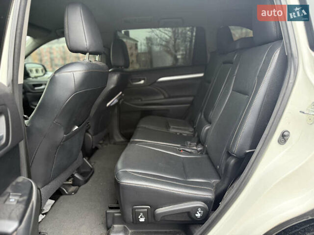 Белый Тойота Хайлендер, объемом двигателя 2.67 л и пробегом 152 тыс. км за 22800 $, фото 27 на Automoto.ua