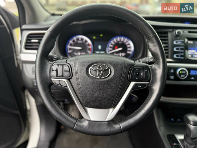 Белый Тойота Хайлендер, объемом двигателя 2.67 л и пробегом 152 тыс. км за 22800 $, фото 25 на Automoto.ua