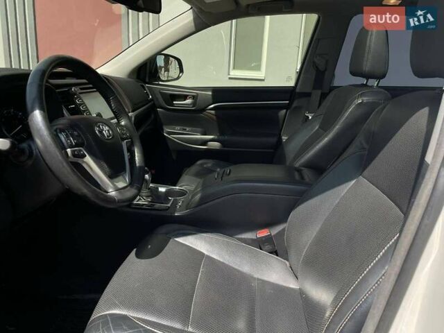 Білий Тойота Хайлендер, об'ємом двигуна 3.46 л та пробігом 158 тис. км за 21500 $, фото 11 на Automoto.ua