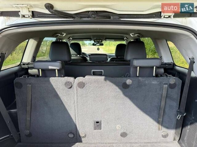 Белый Тойота Хайлендер, объемом двигателя 3.5 л и пробегом 210 тыс. км за 19800 $, фото 25 на Automoto.ua