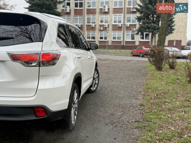 Белый Тойота Хайлендер, объемом двигателя 2.67 л и пробегом 152 тыс. км за 22800 $, фото 17 на Automoto.ua