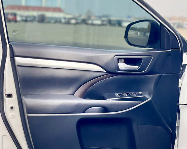 Белый Тойота Хайлендер, объемом двигателя 2.67 л и пробегом 180 тыс. км за 18995 $, фото 39 на Automoto.ua