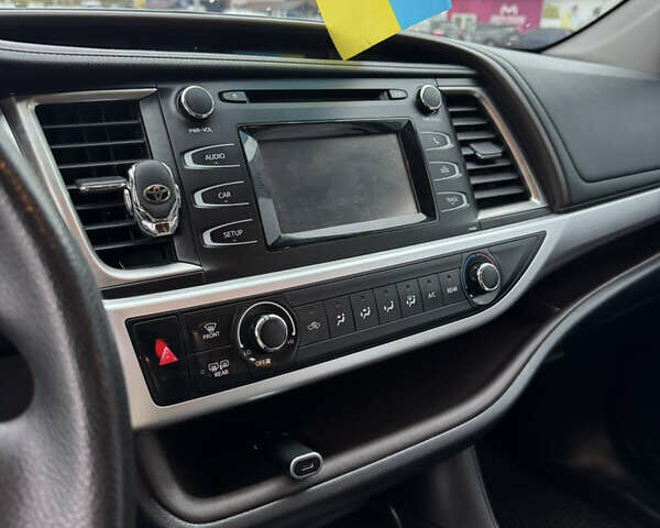 Тойота Хайлендер 2016 в Киеве на Automoto.ua Белый Тойота Хайлендер, объемом двигателя 2.67 л и пробегом 185 тыс. км за 18550 $, фото 10 на Automoto.ua