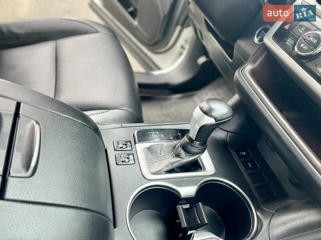 Белый Тойота Хайлендер, объемом двигателя 2.67 л и пробегом 180 тыс. км за 18995 $, фото 29 на Automoto.ua