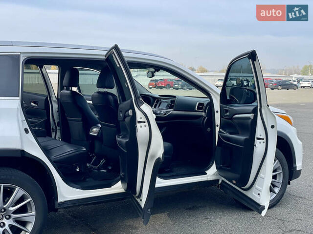 Белый Тойота Хайлендер, объемом двигателя 2.67 л и пробегом 180 тыс. км за 18995 $, фото 23 на Automoto.ua