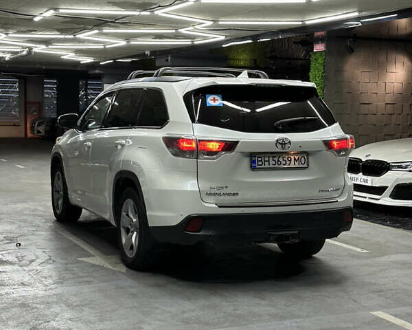 Белый Тойота Хайлендер, объемом двигателя 3.5 л и пробегом 145 тыс. км за 24800 $, фото 5 на Automoto.ua