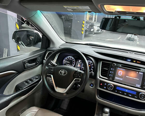 Белый Тойота Хайлендер, объемом двигателя 3.5 л и пробегом 145 тыс. км за 24800 $, фото 8 на Automoto.ua