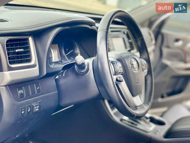 Белый Тойота Хайлендер, объемом двигателя 2.67 л и пробегом 180 тыс. км за 18995 $, фото 40 на Automoto.ua