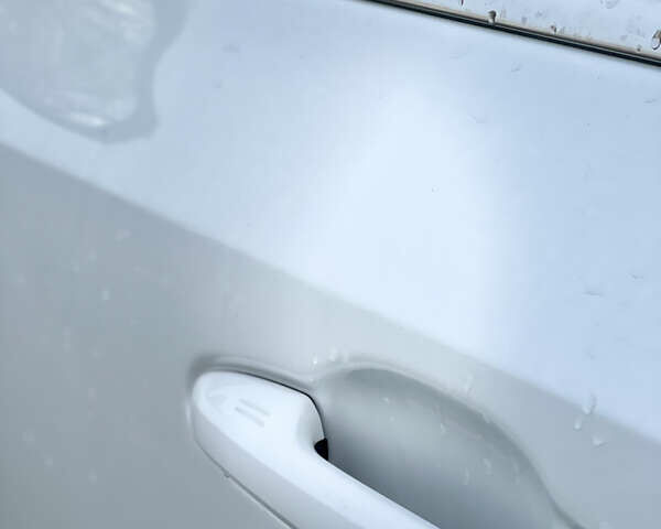 Белый Тойота Хайлендер, объемом двигателя 2.67 л и пробегом 180 тыс. км за 18995 $, фото 15 на Automoto.ua