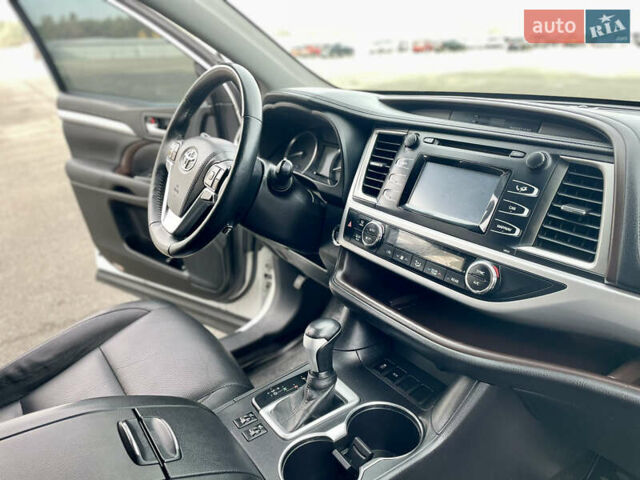 Белый Тойота Хайлендер, объемом двигателя 2.67 л и пробегом 180 тыс. км за 18995 $, фото 26 на Automoto.ua