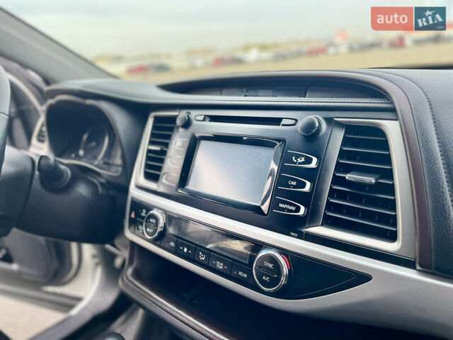 Белый Тойота Хайлендер, объемом двигателя 2.67 л и пробегом 180 тыс. км за 18995 $, фото 28 на Automoto.ua