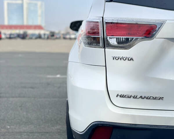 Белый Тойота Хайлендер, объемом двигателя 2.67 л и пробегом 180 тыс. км за 18995 $, фото 9 на Automoto.ua