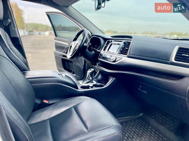 Белый Тойота Хайлендер, объемом двигателя 2.67 л и пробегом 180 тыс. км за 18995 $, фото 25 на Automoto.ua