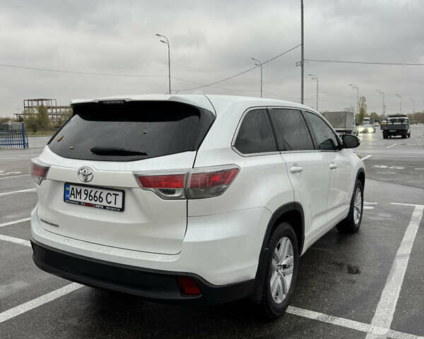 Тойота Хайлендер 2016 в Киеве на Automoto.ua Белый Тойота Хайлендер, объемом двигателя 2.67 л и пробегом 185 тыс. км за 18550 $, фото 5 на Automoto.ua