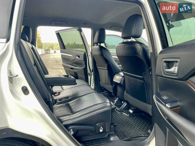 Белый Тойота Хайлендер, объемом двигателя 2.67 л и пробегом 180 тыс. км за 18995 $, фото 34 на Automoto.ua