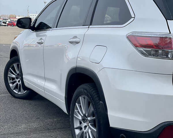 Белый Тойота Хайлендер, объемом двигателя 2.67 л и пробегом 180 тыс. км за 18995 $, фото 12 на Automoto.ua