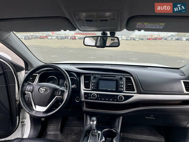 Белый Тойота Хайлендер, объемом двигателя 2.67 л и пробегом 180 тыс. км за 18995 $, фото 31 на Automoto.ua