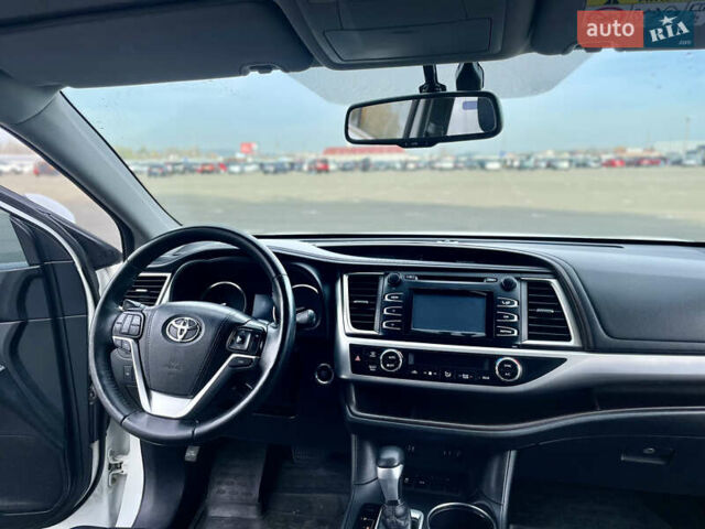 Белый Тойота Хайлендер, объемом двигателя 2.67 л и пробегом 180 тыс. км за 18995 $, фото 42 на Automoto.ua