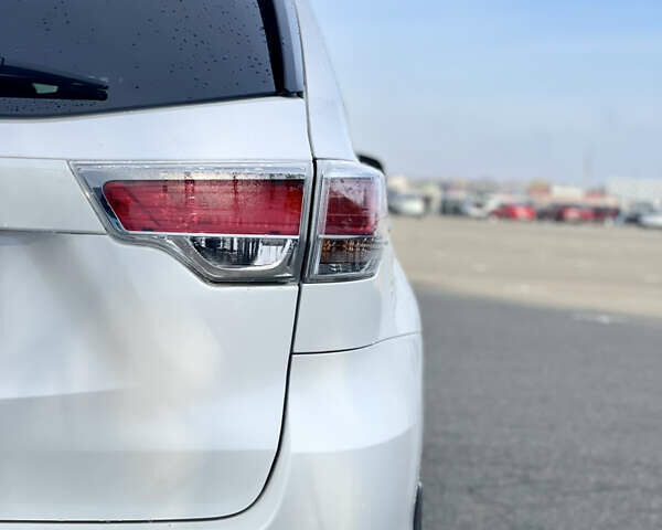 Белый Тойота Хайлендер, объемом двигателя 2.67 л и пробегом 180 тыс. км за 18995 $, фото 7 на Automoto.ua