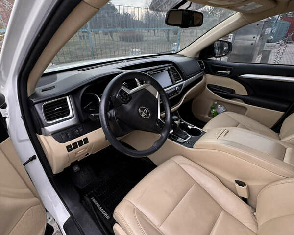 Білий Тойота Хайлендер, об'ємом двигуна 3.46 л та пробігом 126 тис. км за 25700 $, фото 7 на Automoto.ua