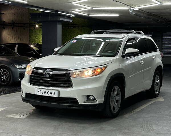 Белый Тойота Хайлендер, объемом двигателя 3.5 л и пробегом 145 тыс. км за 24800 $, фото 1 на Automoto.ua