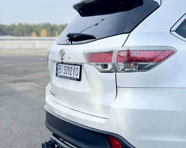 Белый Тойота Хайлендер, объемом двигателя 2.67 л и пробегом 180 тыс. км за 18995 $, фото 21 на Automoto.ua