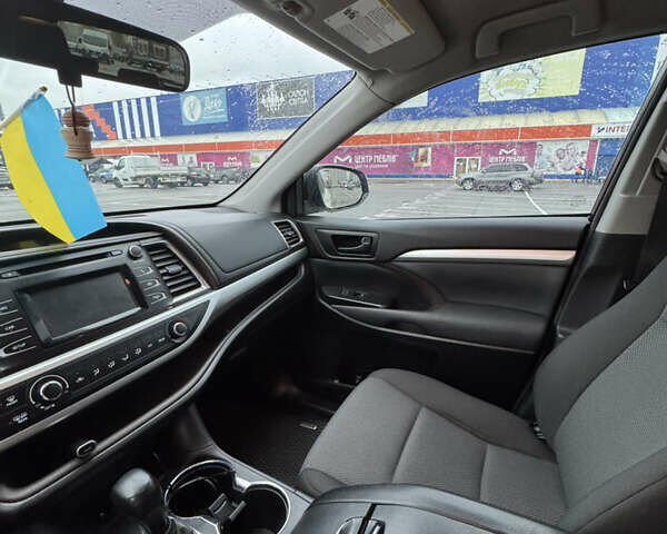 Тойота Хайлендер 2016 в Киеве на Automoto.ua Белый Тойота Хайлендер, объемом двигателя 2.67 л и пробегом 185 тыс. км за 18550 $, фото 12 на Automoto.ua