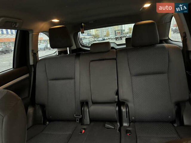 Тойота Хайлендер 2016 в Киеве на Automoto.ua Белый Тойота Хайлендер, объемом двигателя 2.67 л и пробегом 185 тыс. км за 18550 $, фото 11 на Automoto.ua