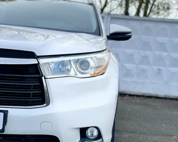 Белый Тойота Хайлендер, объемом двигателя 2.67 л и пробегом 180 тыс. км за 18995 $, фото 1 на Automoto.ua