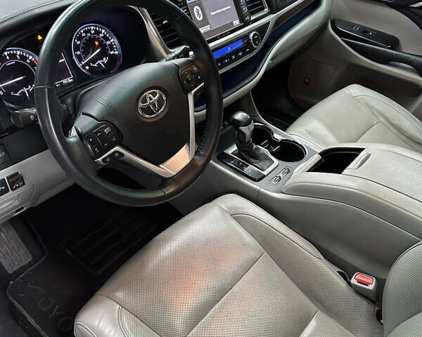 Белый Тойота Хайлендер, объемом двигателя 3.5 л и пробегом 145 тыс. км за 24800 $, фото 12 на Automoto.ua