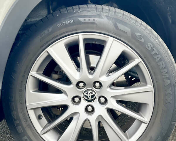 Белый Тойота Хайлендер, объемом двигателя 2.67 л и пробегом 180 тыс. км за 18995 $, фото 20 на Automoto.ua