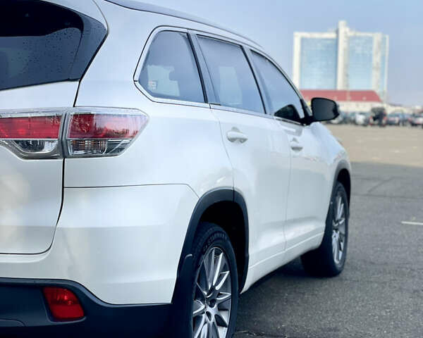 Белый Тойота Хайлендер, объемом двигателя 2.67 л и пробегом 180 тыс. км за 18995 $, фото 6 на Automoto.ua