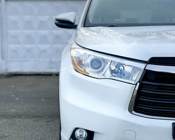 Белый Тойота Хайлендер, объемом двигателя 2.67 л и пробегом 180 тыс. км за 18995 $, фото 3 на Automoto.ua