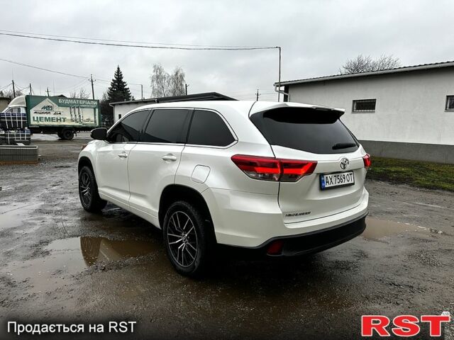 Белый Тойота Хайлендер, объемом двигателя 2.7 л и пробегом 113 тыс. км за 27500 $, фото 6 на Automoto.ua