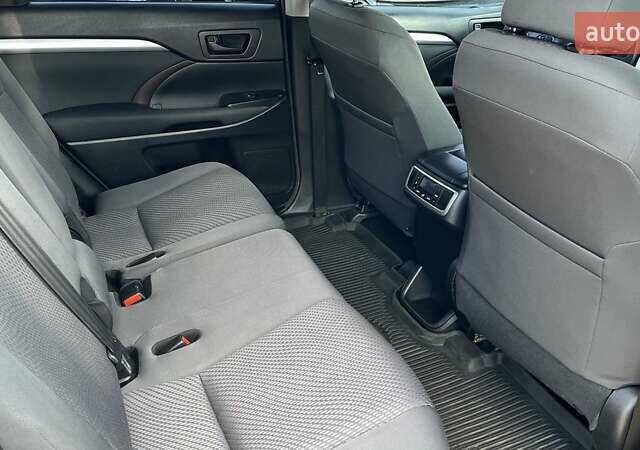 Белый Тойота Хайлендер, объемом двигателя 2.67 л и пробегом 136 тыс. км за 24700 $, фото 6 на Automoto.ua