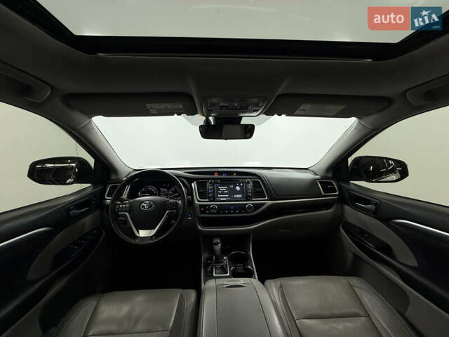 Белый Тойота Хайлендер, объемом двигателя 3.46 л и пробегом 100 тыс. км за 34000 $, фото 36 на Automoto.ua