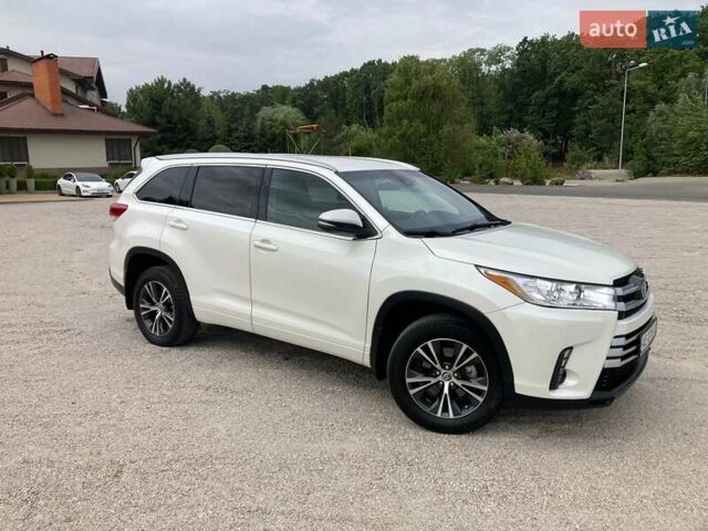 Белый Тойота Хайлендер, объемом двигателя 3.46 л и пробегом 22 тыс. км за 29500 $, фото 3 на Automoto.ua