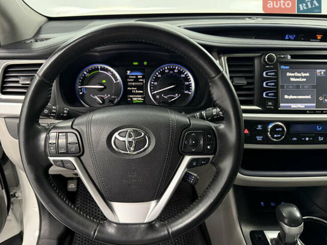 Белый Тойота Хайлендер, объемом двигателя 3.46 л и пробегом 100 тыс. км за 34000 $, фото 25 на Automoto.ua