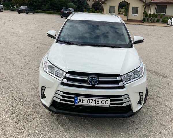 Белый Тойота Хайлендер, объемом двигателя 3.46 л и пробегом 22 тыс. км за 29500 $, фото 7 на Automoto.ua