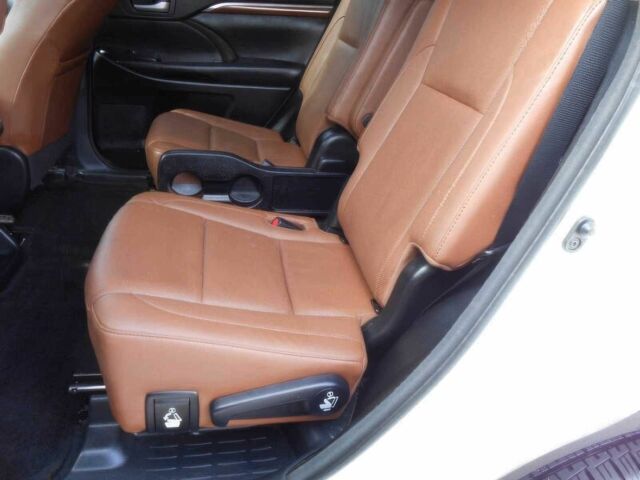 Белый Тойота Хайлендер, объемом двигателя 3.5 л и пробегом 67 тыс. км за 15600 $, фото 11 на Automoto.ua